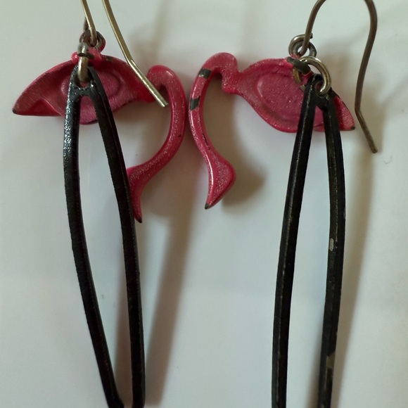 Vintage Pink Flamingo Dangle Earrings – Retro Kitsch Statement Jewelry - Picture 3 of 3